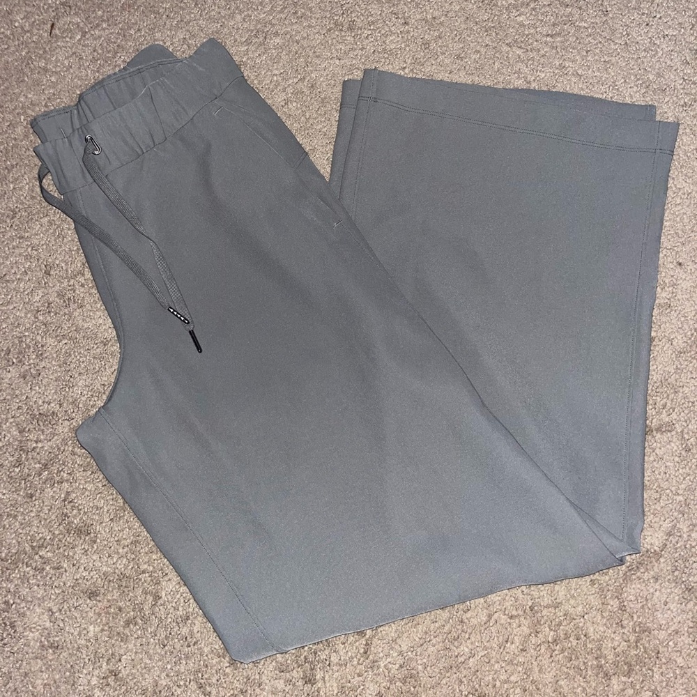 Lululemon On The Fly Wide leg pants 28”